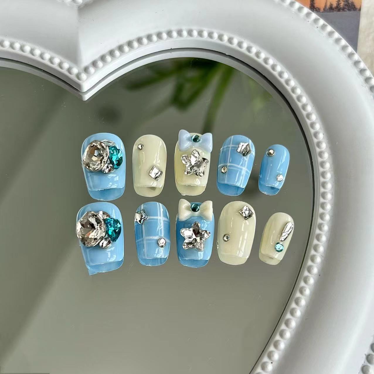 Checkered Pattern Press on Nail - Laura MarlaPress on Nail