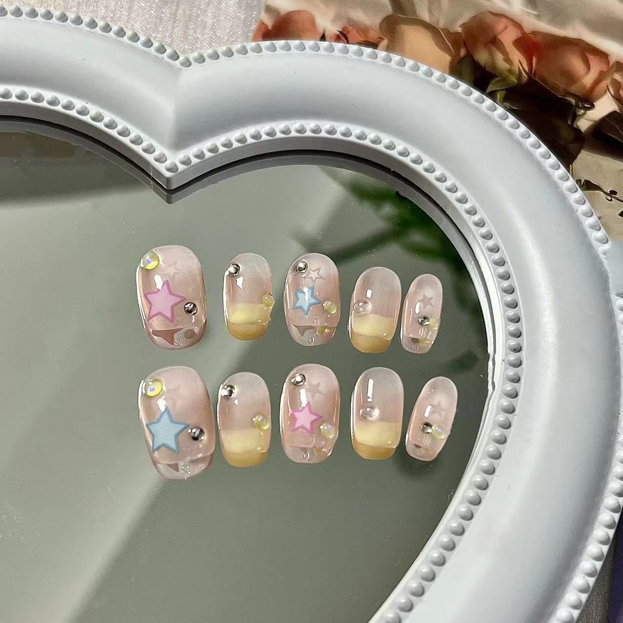 Cute Cream Sweetheart Press on Nail - Laura MarlaPress on Nail