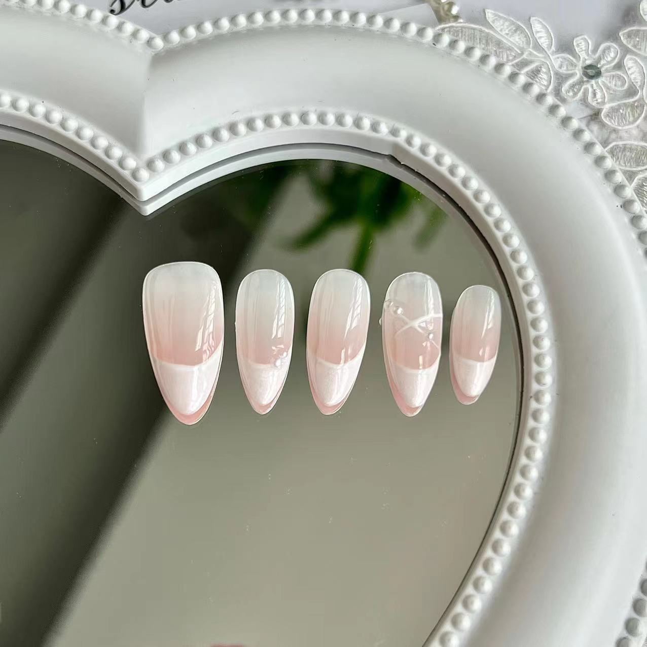 Finger Ballet Press on Nail - Laura MarlaPress on Nail