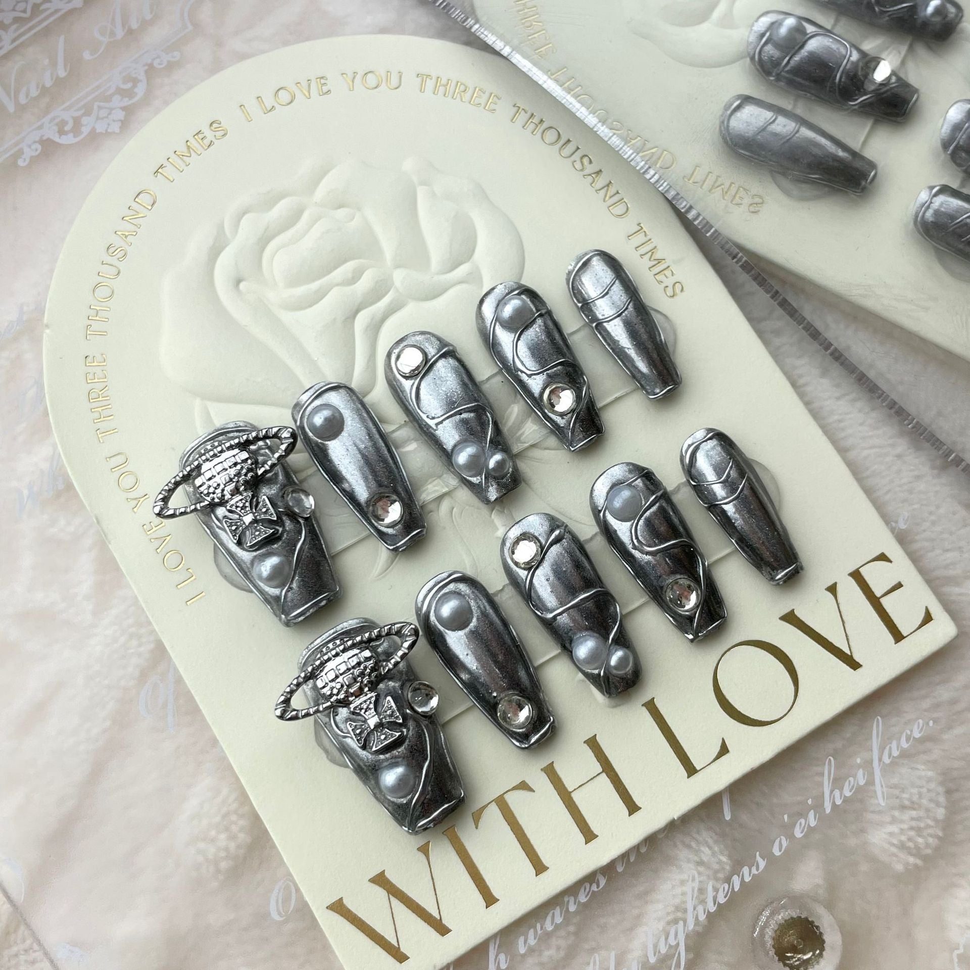Silver Press on Nail - Laura MarlaPress on Nail
